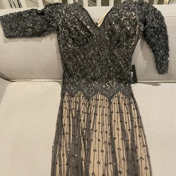 Pisarro Nights Dresses | Pisarro Nights Size 6p Gray V-Neck 3/4 Sleeved Sequined Dress | Color: Gray/Silver | Size: 6p | Pm-25180205's Closet